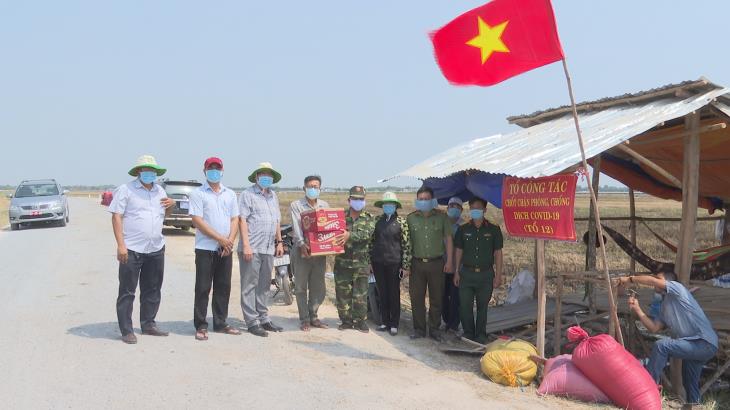 Lãnh đạo huyện Bến Cầu thăm hỏi động viên cán bộ chiến sĩ chốt chặn phòng, chống dịch Covid-19 khu vực biên giới